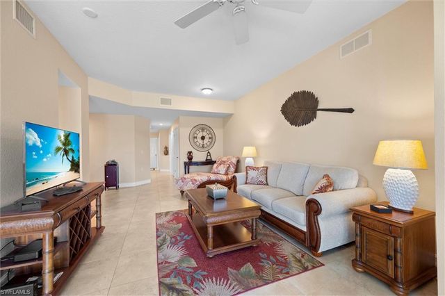 6815 Ascot DR 102, Naples, FL 34113