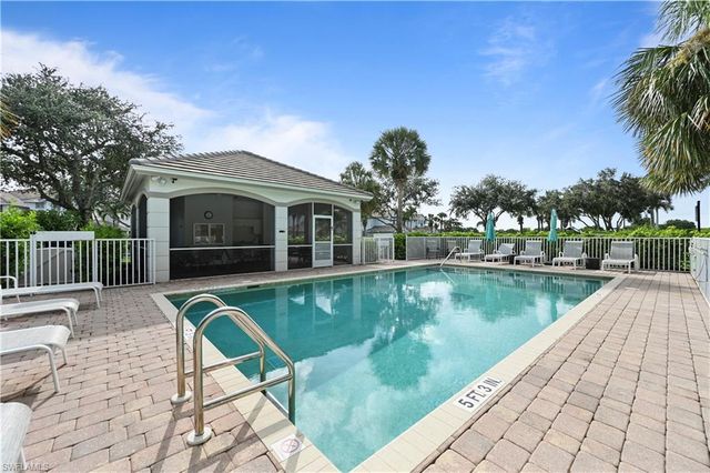 6815 Ascot DR 102, Naples, FL 34113