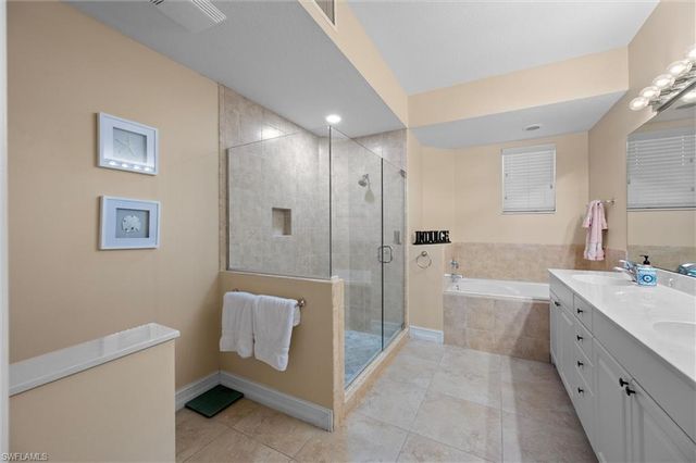 6815 Ascot DR 102, Naples, FL 34113