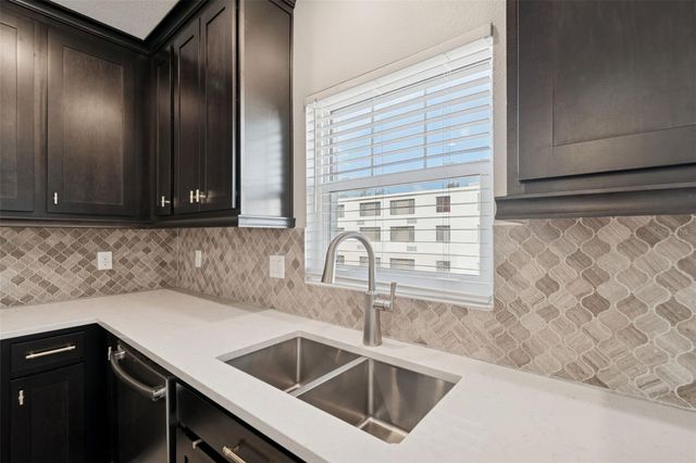 4921 W PAUL AVENUE 4, Tampa, FL 33611