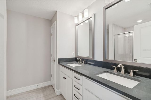 4921 W PAUL AVENUE 4, Tampa, FL 33611