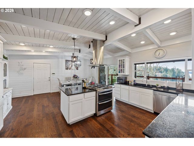 94532 GOLF COURSE Ln, North Bend, OR 97459