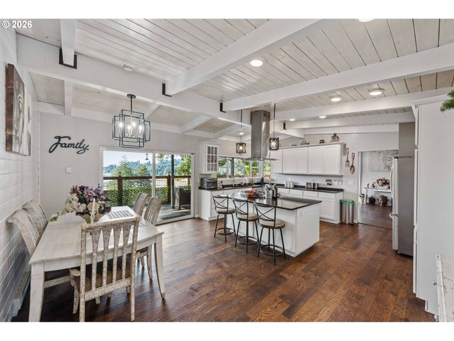 94532 GOLF COURSE Ln, North Bend, OR 97459