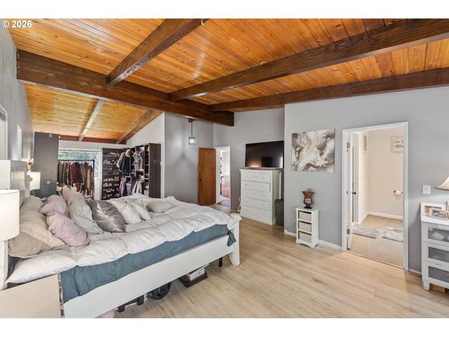 94532 GOLF COURSE Ln, North Bend, OR 97459