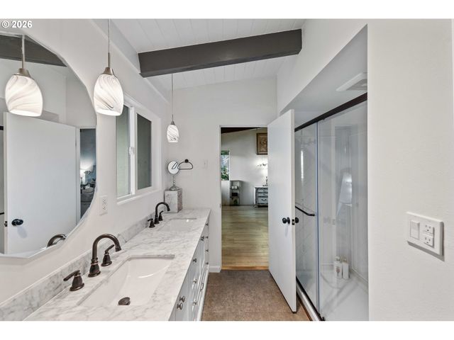 94532 GOLF COURSE Ln, North Bend, OR 97459