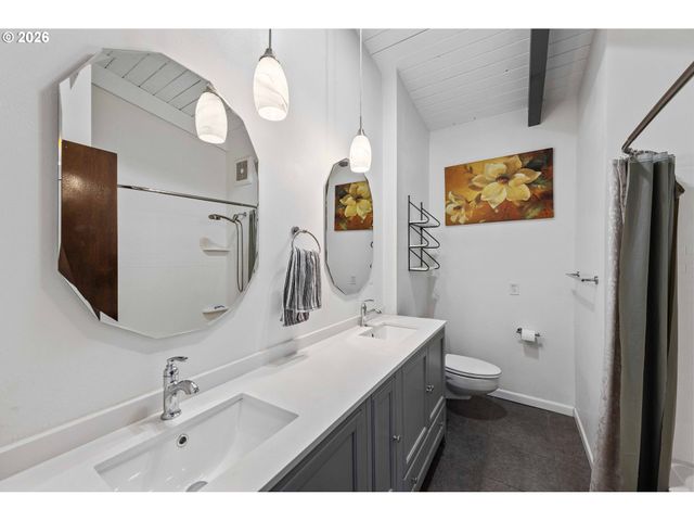 94532 GOLF COURSE Ln, North Bend, OR 97459