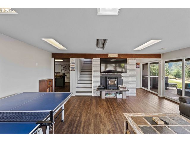 94532 GOLF COURSE Ln, North Bend, OR 97459