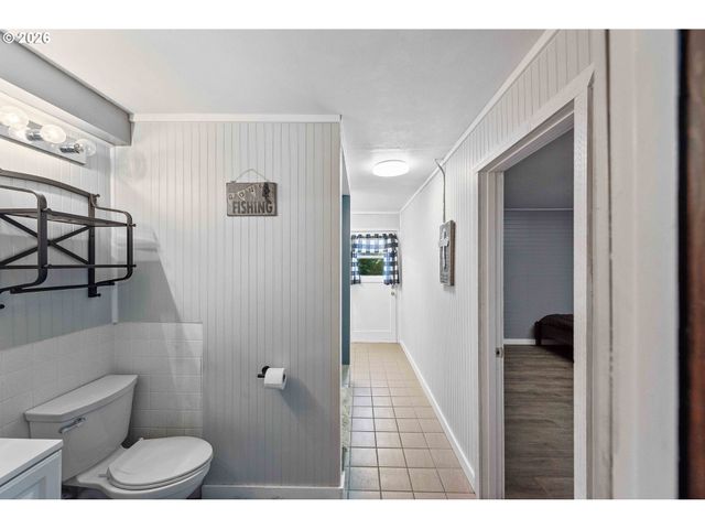 94532 GOLF COURSE Ln, North Bend, OR 97459