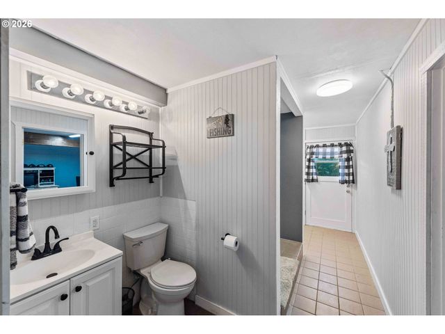 94532 GOLF COURSE Ln, North Bend, OR 97459