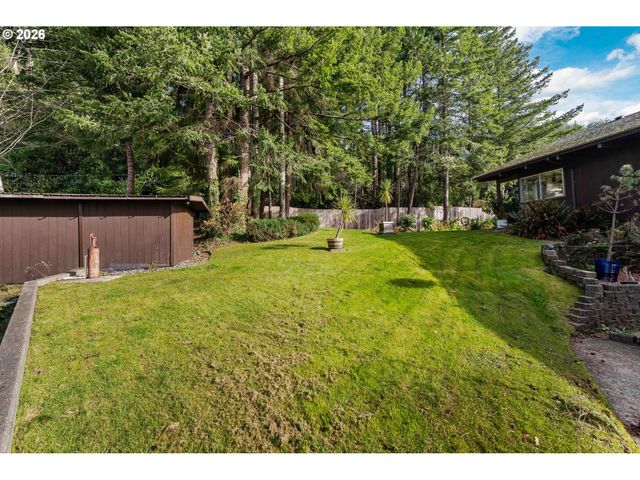 94532 GOLF COURSE Ln, North Bend, OR 97459