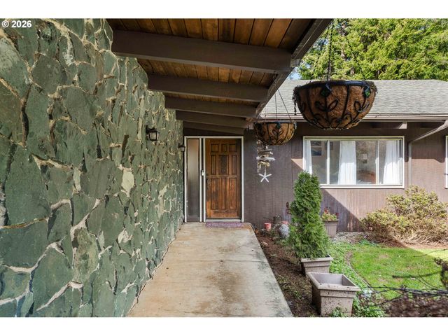 94532 GOLF COURSE Ln, North Bend, OR 97459