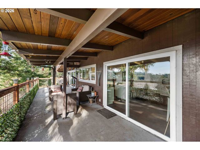 94532 GOLF COURSE Ln, North Bend, OR 97459