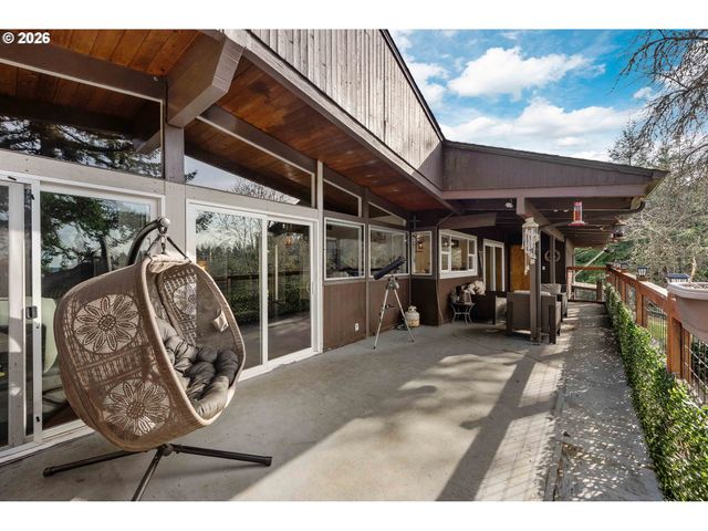 94532 GOLF COURSE Ln, North Bend, OR 97459