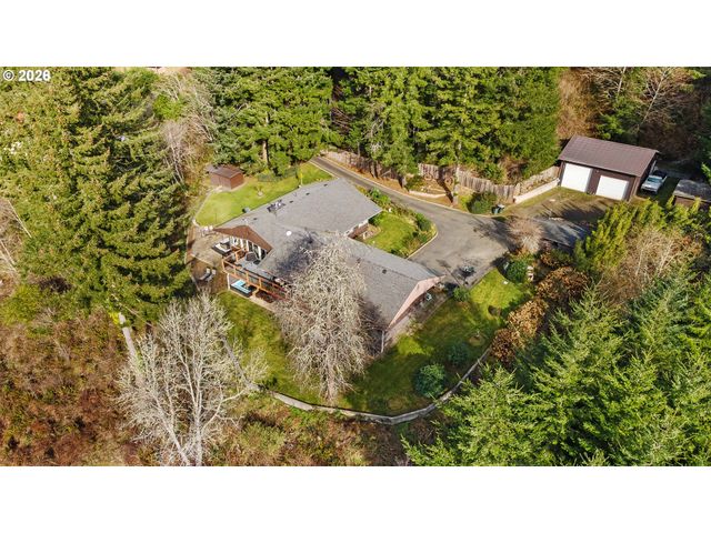 94532 GOLF COURSE Ln, North Bend, OR 97459