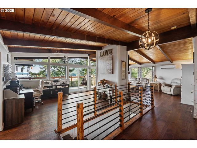 94532 GOLF COURSE Ln, North Bend, OR 97459