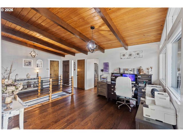 94532 GOLF COURSE Ln, North Bend, OR 97459