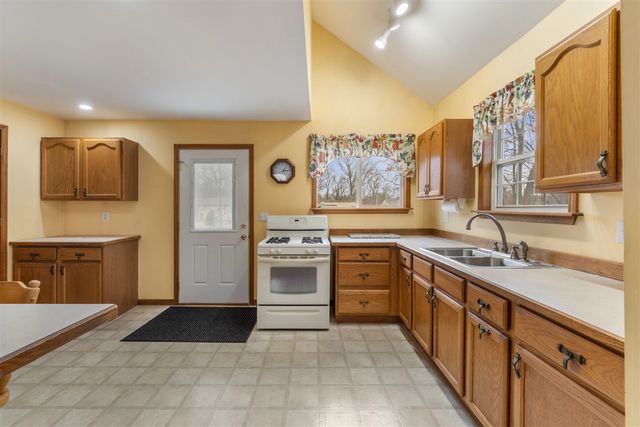 927 N George Street, Jackson, MI 49202