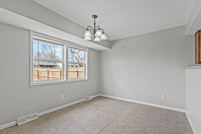 2365 S Dollison Avenue, Springfield, MO 65807