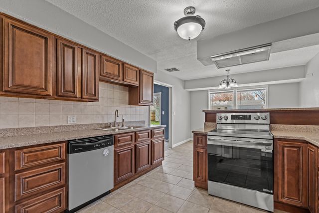 2365 S Dollison Avenue, Springfield, MO 65807