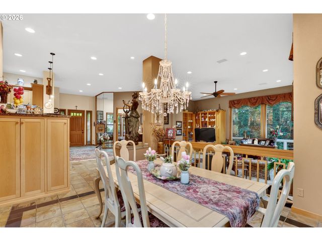 284 Se 41ST Ct, Gresham, OR 97080