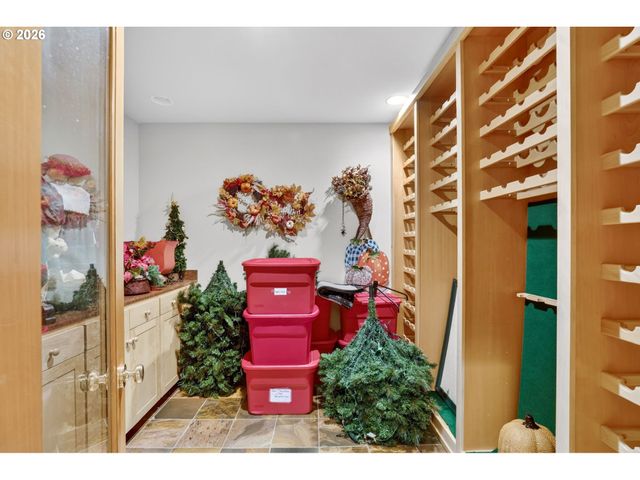284 Se 41ST Ct, Gresham, OR 97080