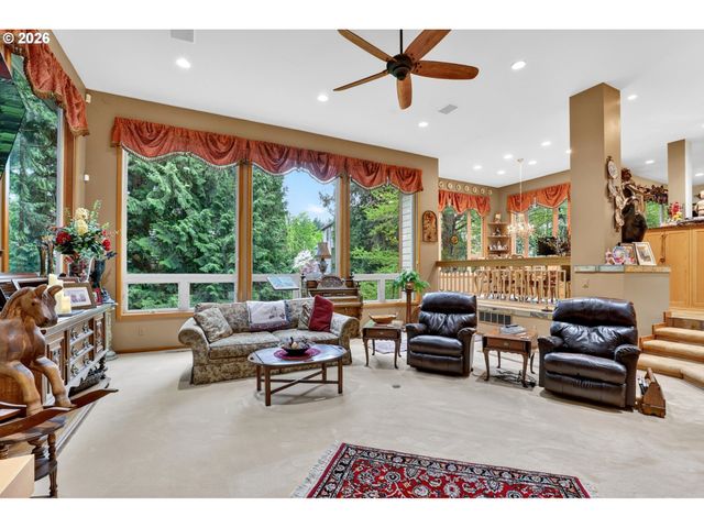 284 Se 41ST Ct, Gresham, OR 97080