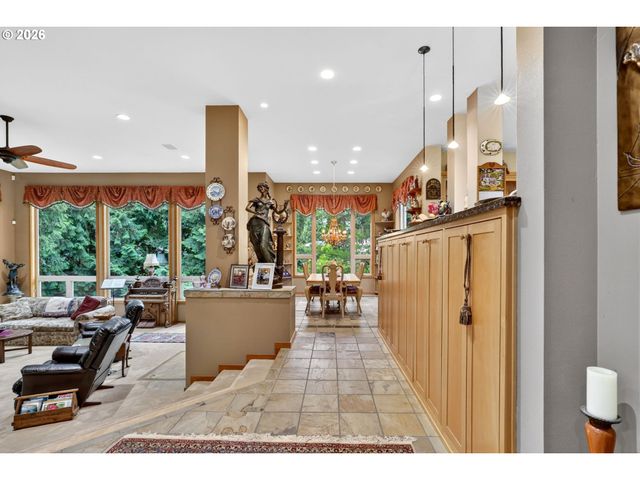 284 Se 41ST Ct, Gresham, OR 97080