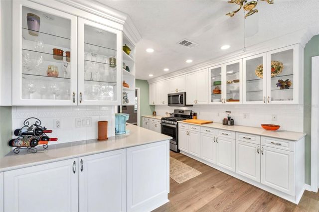 8162 TERRACE GARDEN DRIVE N 204, St Petersburg, FL 33709