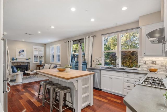 20 Walkabout Ln, Napa, CA 94558