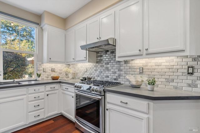 20 Walkabout Ln, Napa, CA 94558