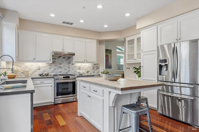 20 Walkabout Ln, Napa, CA 94558