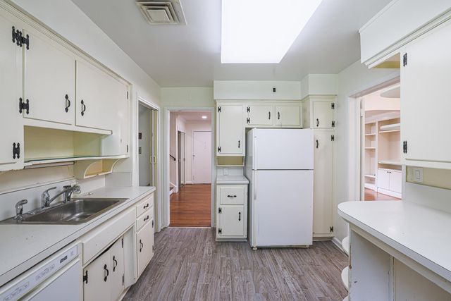 2302 FARRINGDON RD, Baltimore, MD 21209