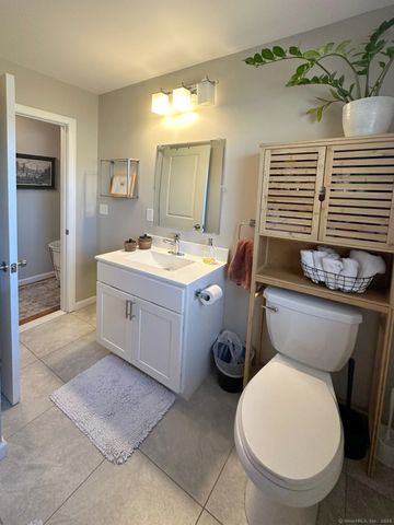 55 Overbrook Road, North Haven, CT 06473