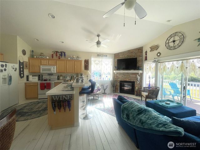 208 Taurus Boulevard SW, Ocean Shores, WA 98569