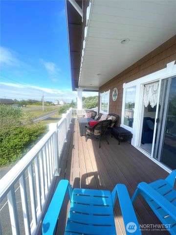 208 Taurus Boulevard SW, Ocean Shores, WA 98569