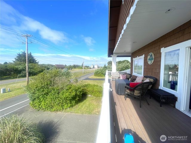 208 Taurus Boulevard SW, Ocean Shores, WA 98569