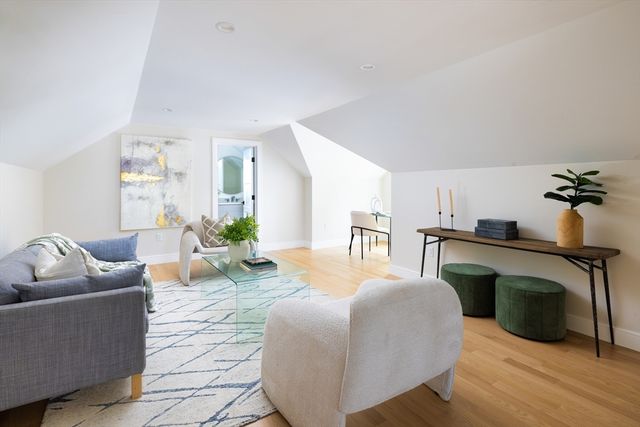 354 Linwood Ave 354, Newton, MA 02460