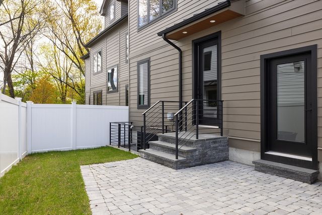 354 Linwood Ave 354, Newton, MA 02460