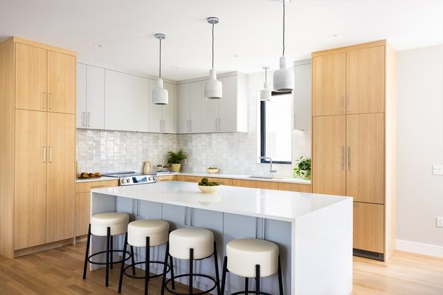 354 Linwood Ave 354, Newton, MA 02460
