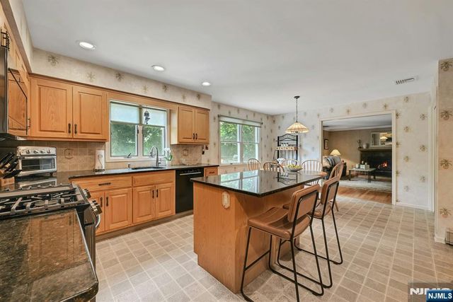 885 Summit Avenue, River Edge, NJ 07661