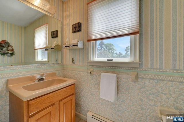 885 Summit Avenue, River Edge, NJ 07661