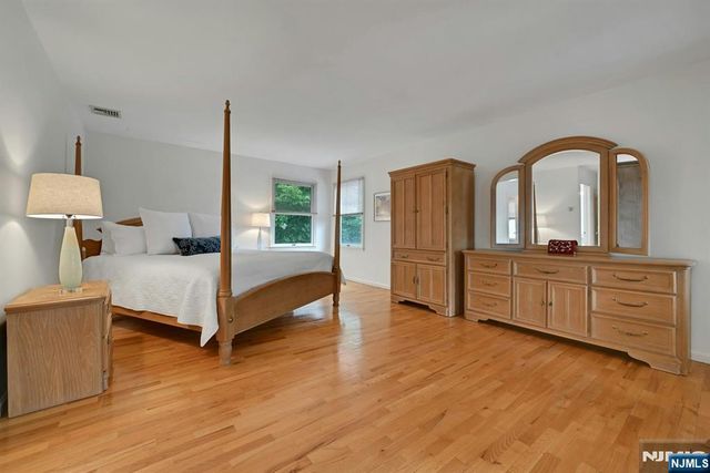 885 Summit Avenue, River Edge, NJ 07661