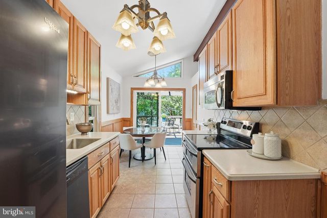 12700 WESTPORT LN, Woodbridge, VA 22192