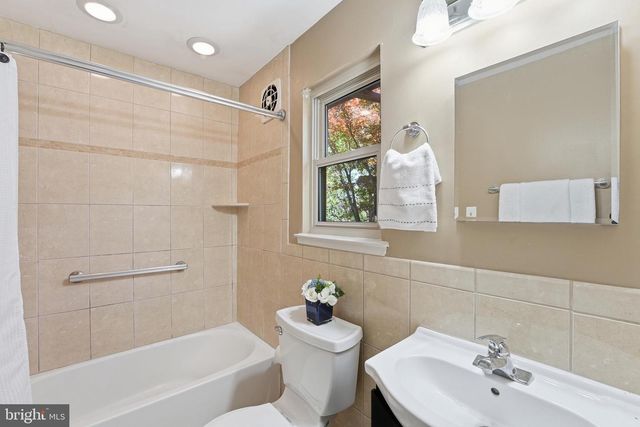 12700 WESTPORT LN, Woodbridge, VA 22192