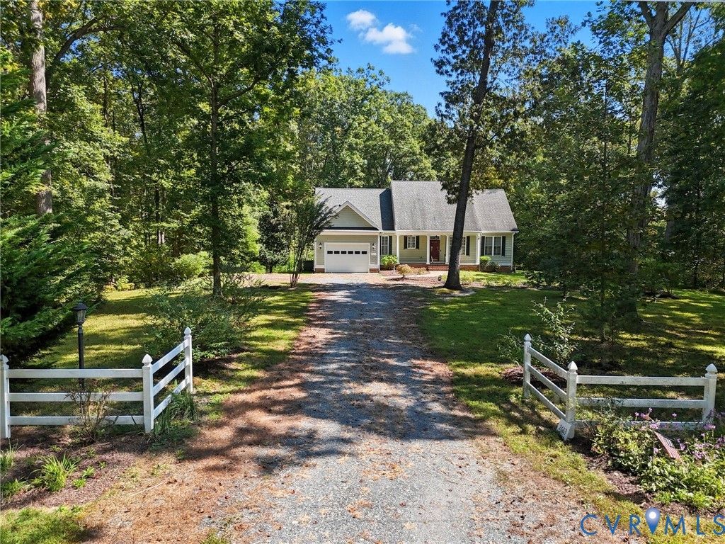 2663 Deer Haven Trl, Columbia, VA 23038