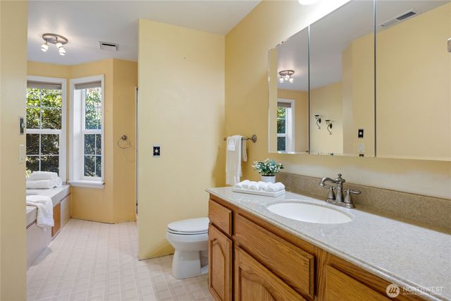 261 E Rainier Court, Allyn, WA 98524