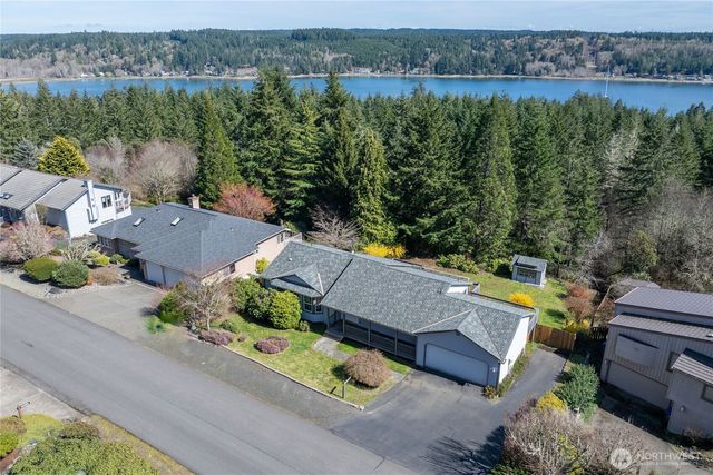 261 E Rainier Court, Allyn, WA 98524