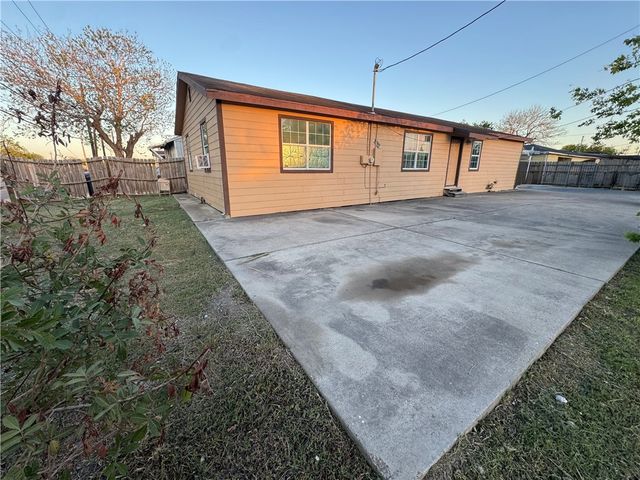 4702 Molina Dr, Corpus Christi, TX 78416