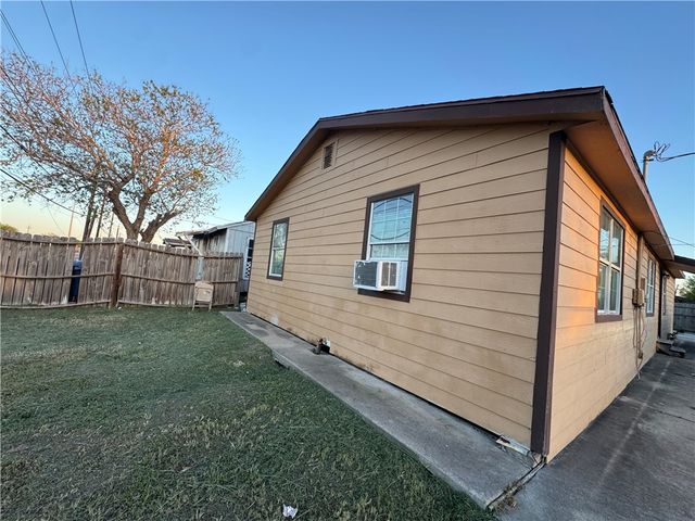 4702 Molina Dr, Corpus Christi, TX 78416