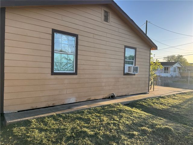 4702 Molina Dr, Corpus Christi, TX 78416